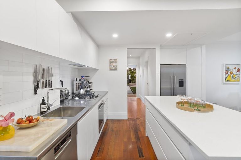 Photo of property in 22 Seacombe Road, Point Chevalier, Auckland, 1022