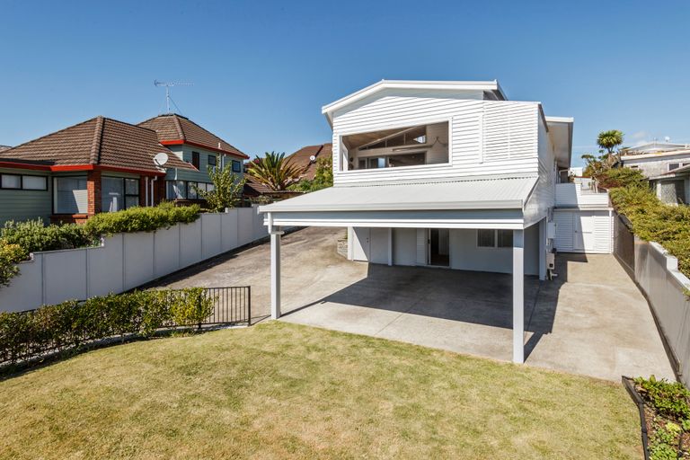 Photo of property in 1/33 Braemar Road, Rothesay Bay, Auckland, 0630