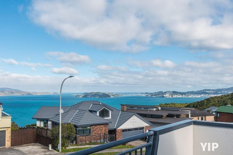 Photo of property in 59 Dress Circle, Newlands, Wellington, 6037