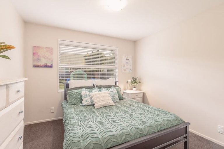 Photo of property in 44 Queenspark Drive, Parklands, Christchurch, 8083