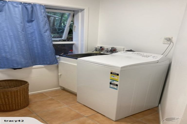 Photo of property in 53a Onedin Place, Titirangi, Auckland, 0604