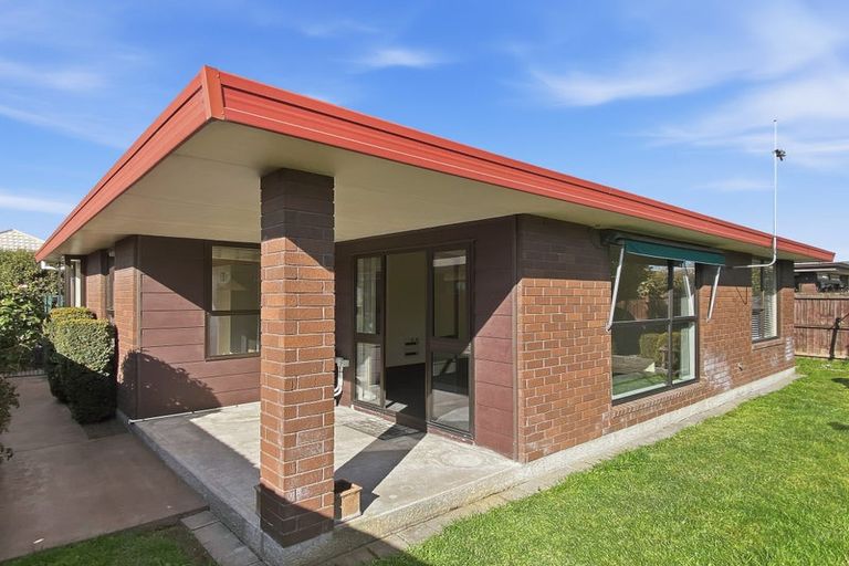 Photo of property in 1/58a Daniels Road, Redwood, Christchurch, 8051