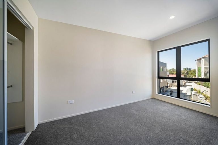 Photo of property in 9/2 Nikau Street, New Lynn, Auckland, 0600