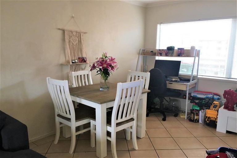 Photo of property in 49 Tiri Tiri Road, Birkdale, Auckland, 0626