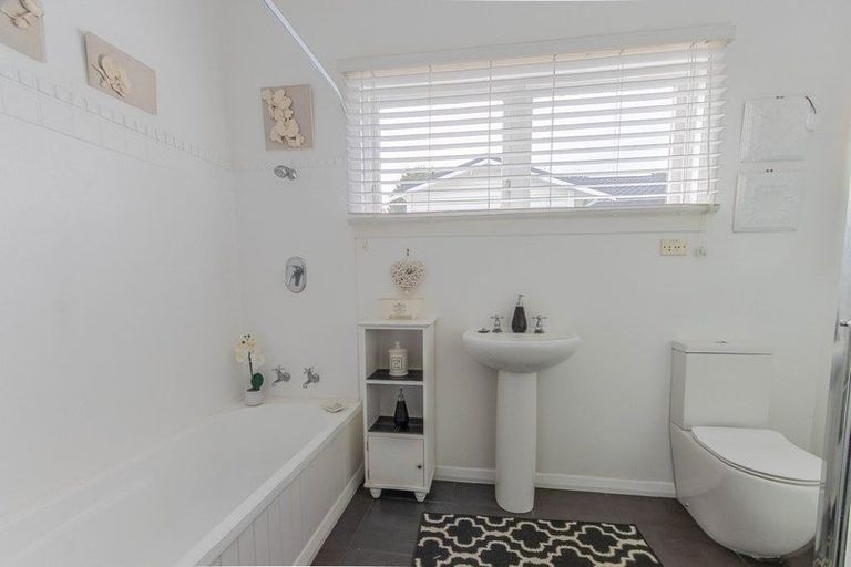 Photo of property in 18 Godwin Crescent, College Estate, Whanganui, 4500