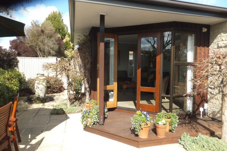 Photo of property in 7 Ambleside Drive, Burnside, Christchurch, 8053