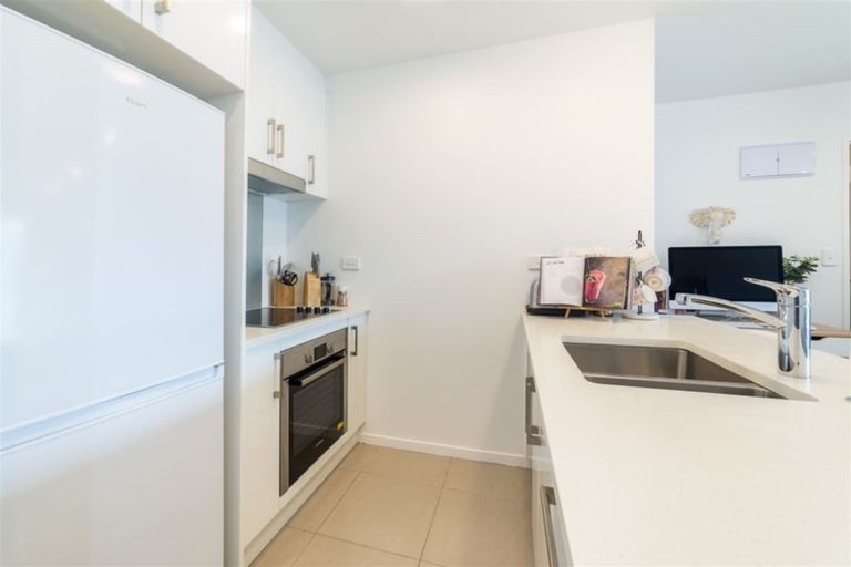 Photo of property in Apollo Apartments, 201/46 Rosedale Road, Rosedale, Auckland, 0632
