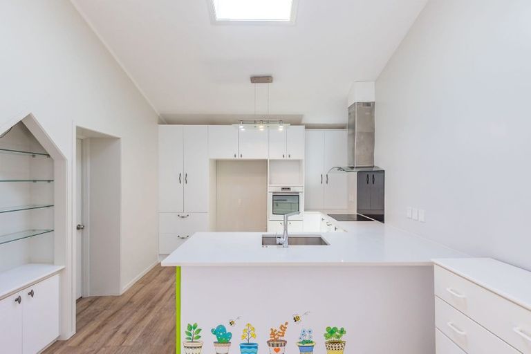 Photo of property in 5 Noeleen Street, Glenfield, Auckland, 0629