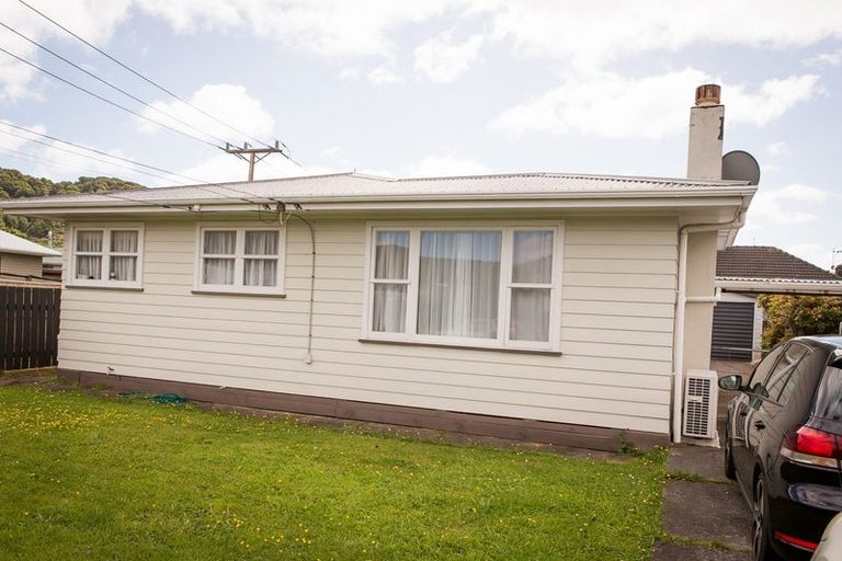 Photo of property in 21 Rata Street, Wainuiomata, Lower Hutt, 5014