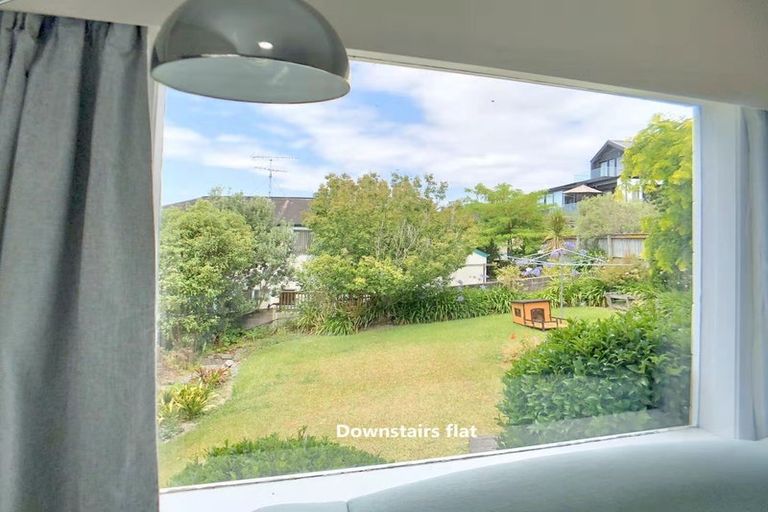 Photo of property in 35 Montgomery Avenue, Rothesay Bay, Auckland, 0630