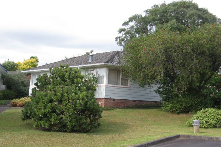 Photo of property in 28 Laura Street, Kelston, Auckland, 0602