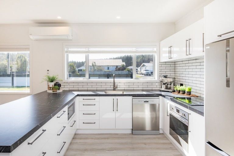 Photo of property in 8 Cousins Avenue East, Foxton Beach, Foxton, 4815