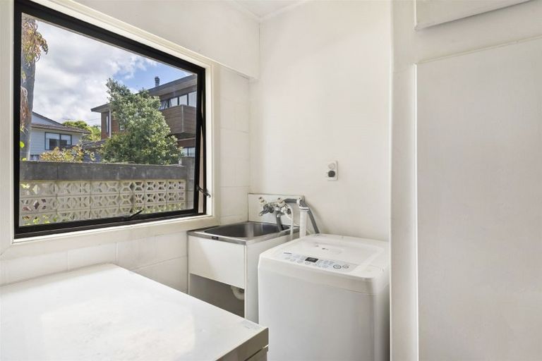 Photo of property in 115 Sunset Road, Totara Vale, Auckland, 0632