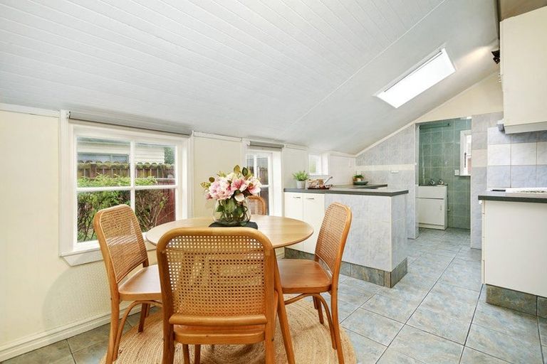 Photo of property in 14 Oxford Street, Tawa, Wellington, 5028