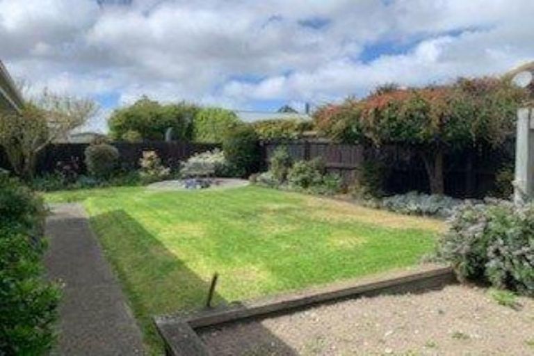 Photo of property in 2/38 Delaware Crescent, Russley, Christchurch, 8042