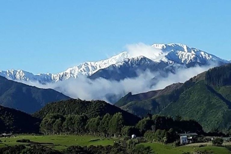 Photo of property in 94a Kaitawa Road, Hautere, Otaki, 5582