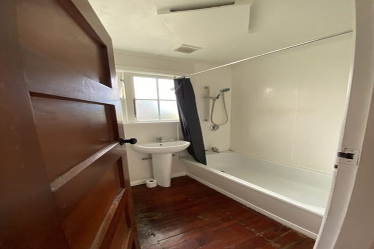 Photo of property in 654 Featherston Street, Roslyn, Palmerston North, 4414