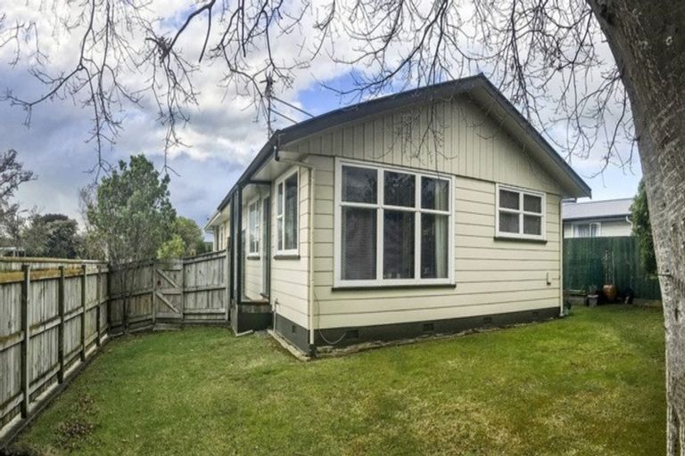 Photo of property in 2 Lockhart Avenue, Milson, Palmerston North, 4414