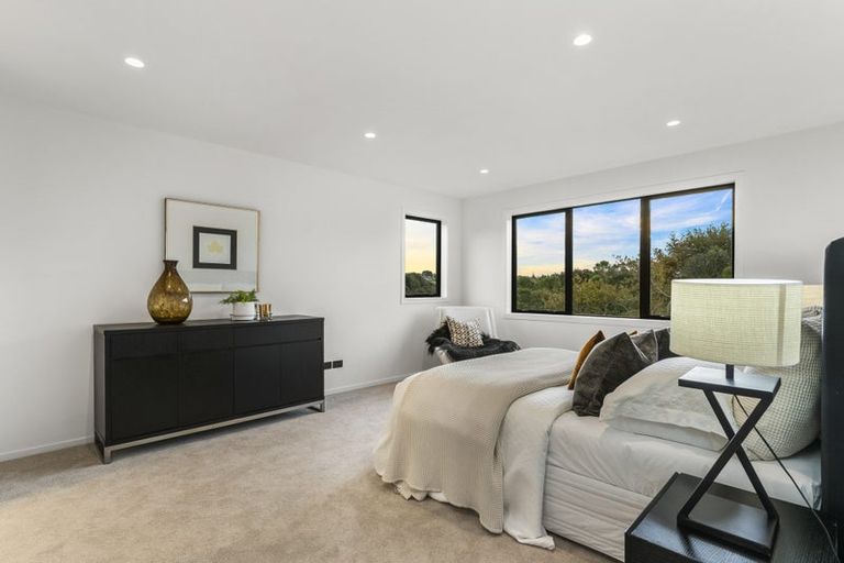 Photo of property in 28a Oliver Twist Avenue, Mellons Bay, Auckland, 2014