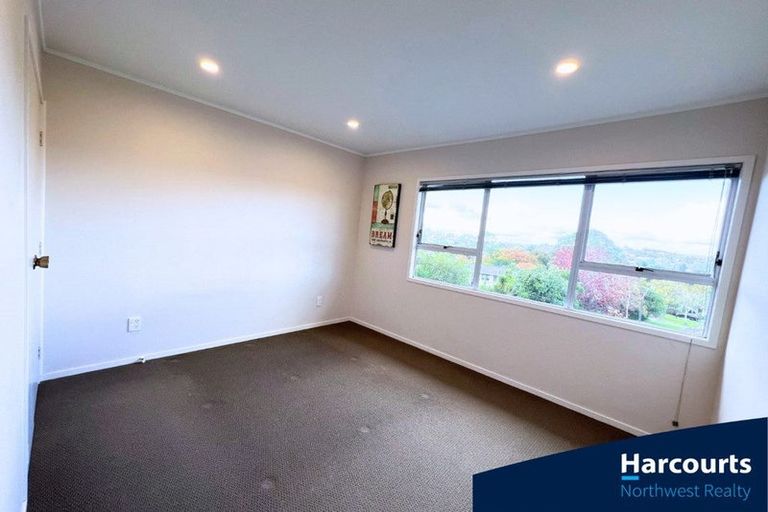 Photo of property in 25 Peterhouse Place, West Harbour, Auckland, 0618