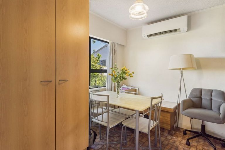 Photo of property in 115 Sunset Road, Totara Vale, Auckland, 0632