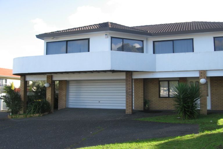 Photo of property in 1/123 Wiseley Road, West Harbour, Auckland, 0618