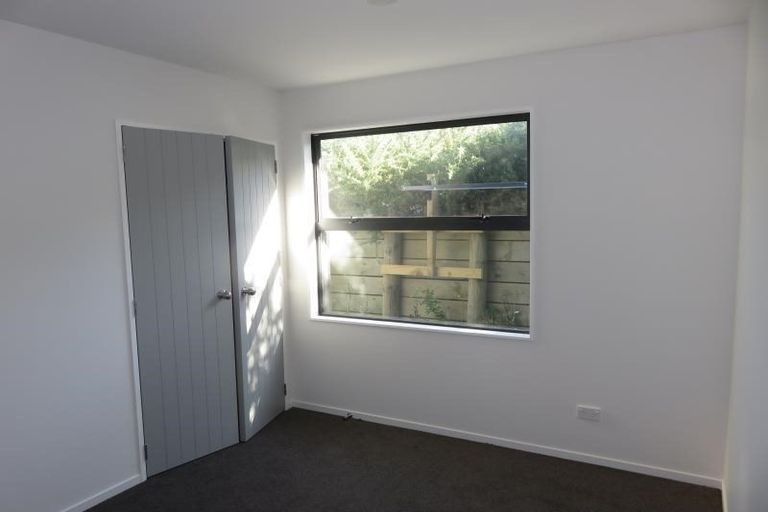 Photo of property in 60a Stewart Drive, Newlands, Wellington, 6037