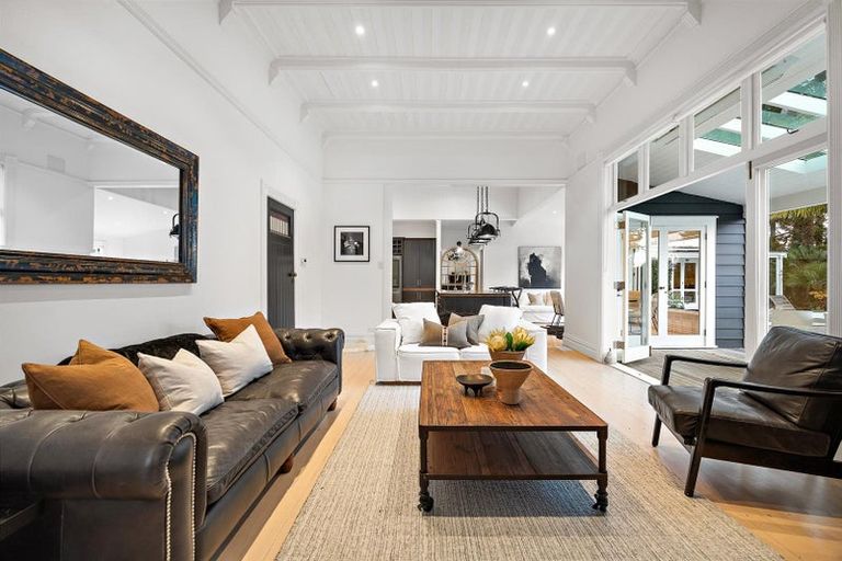 Photo of property in 70 Pomona Road, Kumeu, 0891