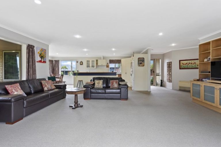 Photo of property in 15 Hawkins Place, Rangiora, 7400