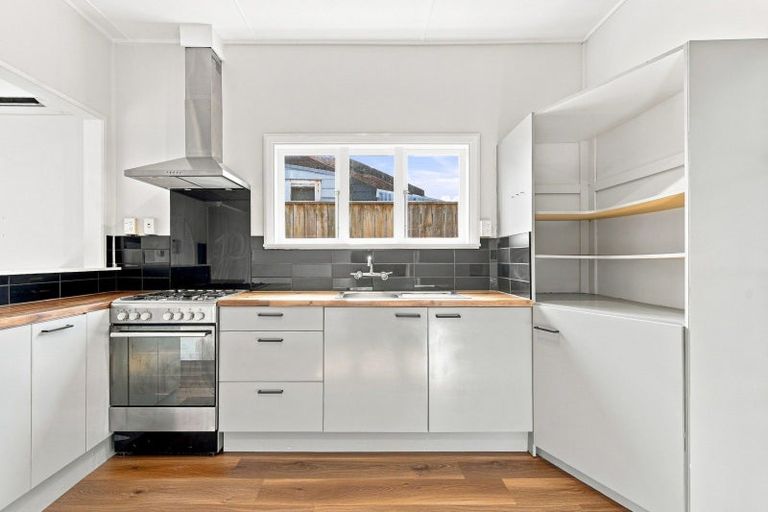 Photo of property in 28 Aotea Street, Castlecliff, Whanganui, 4501