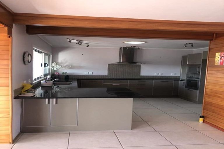 Photo of property in 11 Wairere Road, Torbay, Auckland, 0630