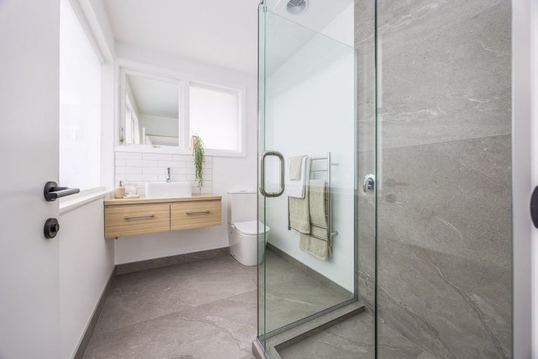 Photo of property in 2a Hoskins Avenue, Hillsborough, Auckland, 1042