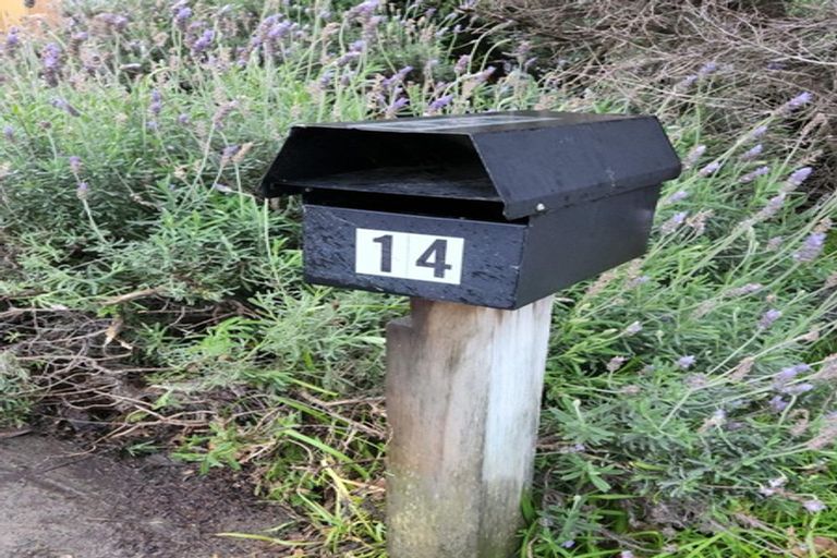 Photo of property in 14 Marina View, Paremata, Porirua, 5026