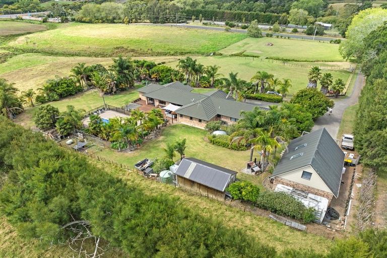 Photo of property in 30 Foster Road, Kumeu, 0891