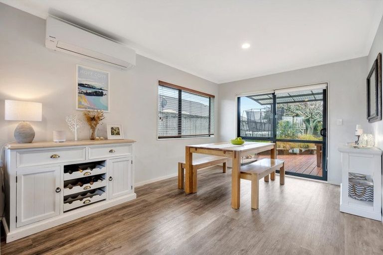 Photo of property in 3 Ron Wyatt Lane, Waiuku, 2123