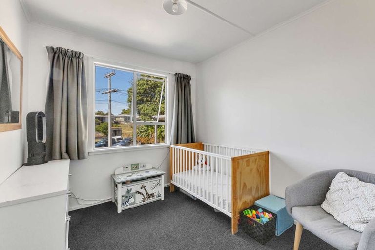 Photo of property in 105 Omata Road, Marfell, New Plymouth, 4310