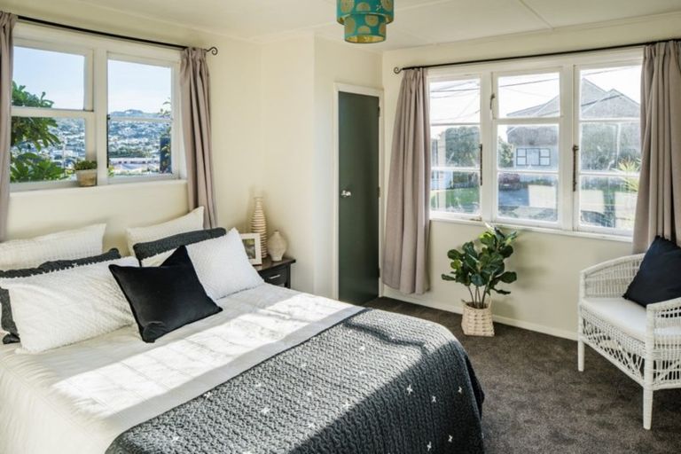 Photo of property in 32 Jillett Street, Titahi Bay, Porirua, 5022