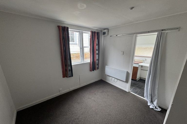 Photo of property in 37 Te Wharepouri Street, Berhampore, Wellington, 6023