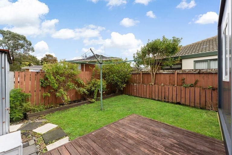 Photo of property in 3/51 Fruitvale Road, New Lynn, Auckland, 0600