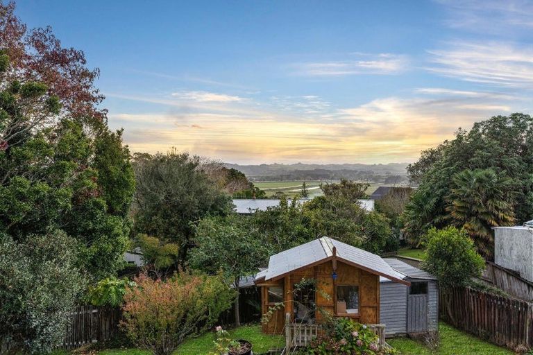 Photo of property in 93 Garfield Road, Helensville, 0800