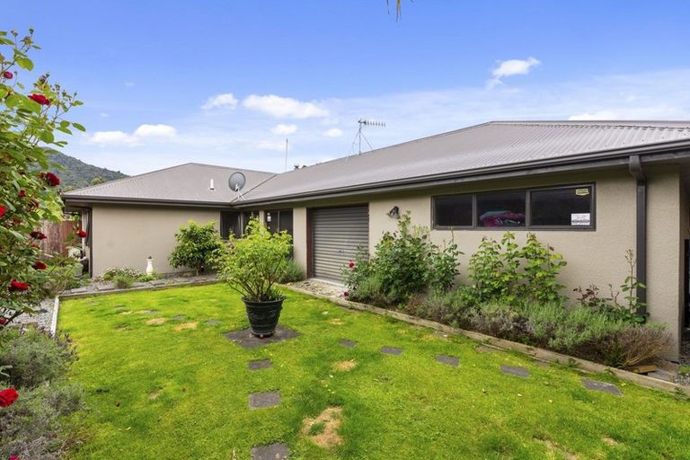 Photo of property in 23 Heaphy Place, Pukehangi, Rotorua, 3015
