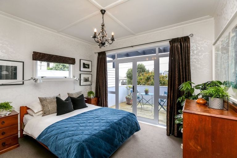 Photo of property in 207 Powderham Street, New Plymouth, 4310