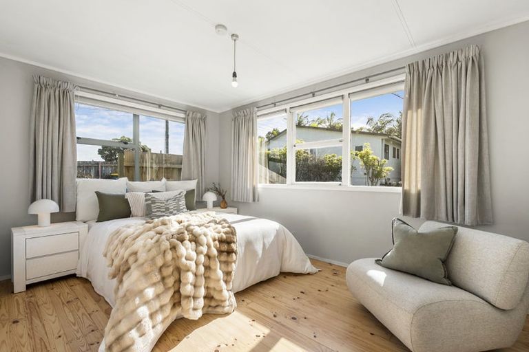Photo of property in 897 East Coast Road, Northcross, Auckland, 0632