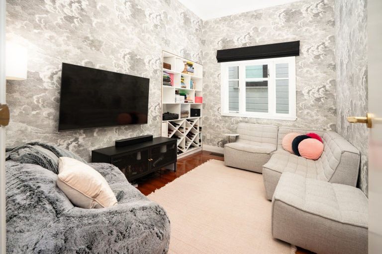 Photo of property in 2 Shannon Street, Mount Victoria, Wellington, 6011