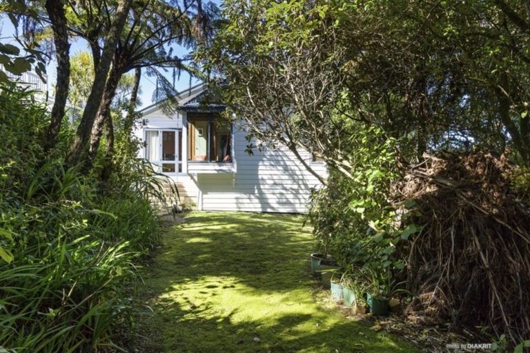 Photo of property in 17 Highbury Crescent, Highbury, Wellington, 6012