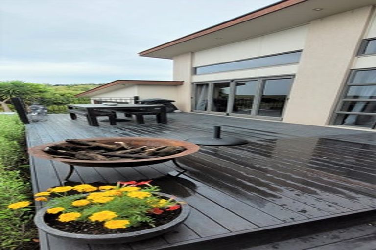 Photo of property in 74 Waikite Road, Welcome Bay, Tauranga, 3112