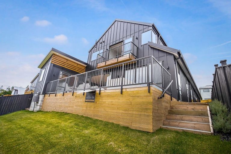 Photo of property in 40 Paparahi Place, Wainui, 0992