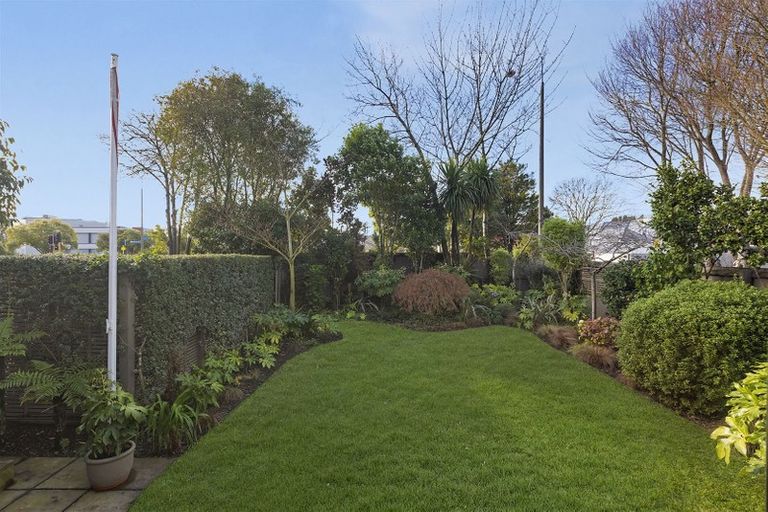 Photo of property in 169 Memorial Avenue, Burnside, Christchurch, 8053