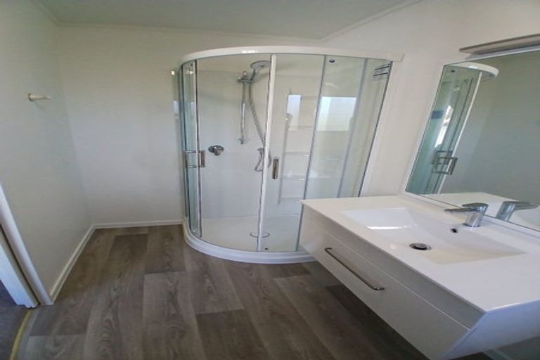 Photo of property in 2/5 Pelican Lane, Unsworth Heights, Auckland, 0632