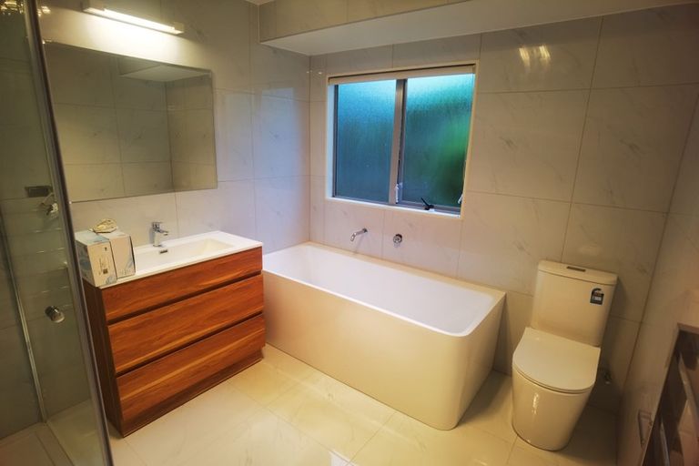 Photo of property in 17 Mercury Lane, Windsor Park, Auckland, 0632